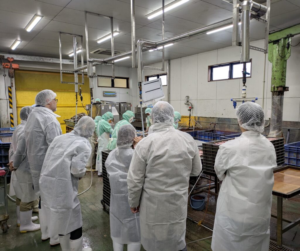 海外バイヤーが生処理、箱詰めなど見学